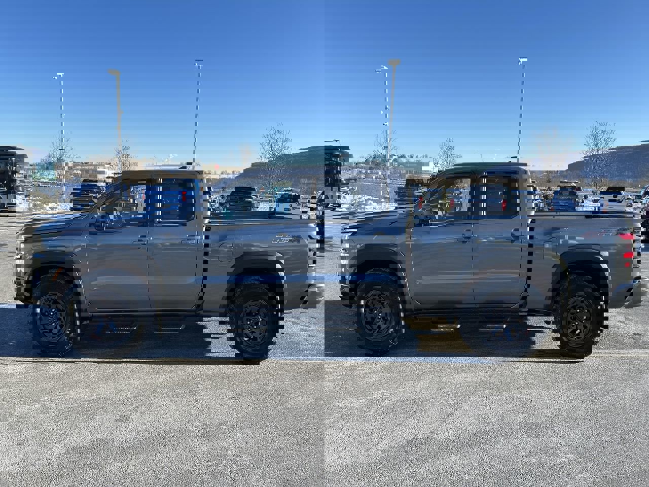 Used 2025 Nissan Frontier PRO-4X w/ Pro Convenience Package image 4