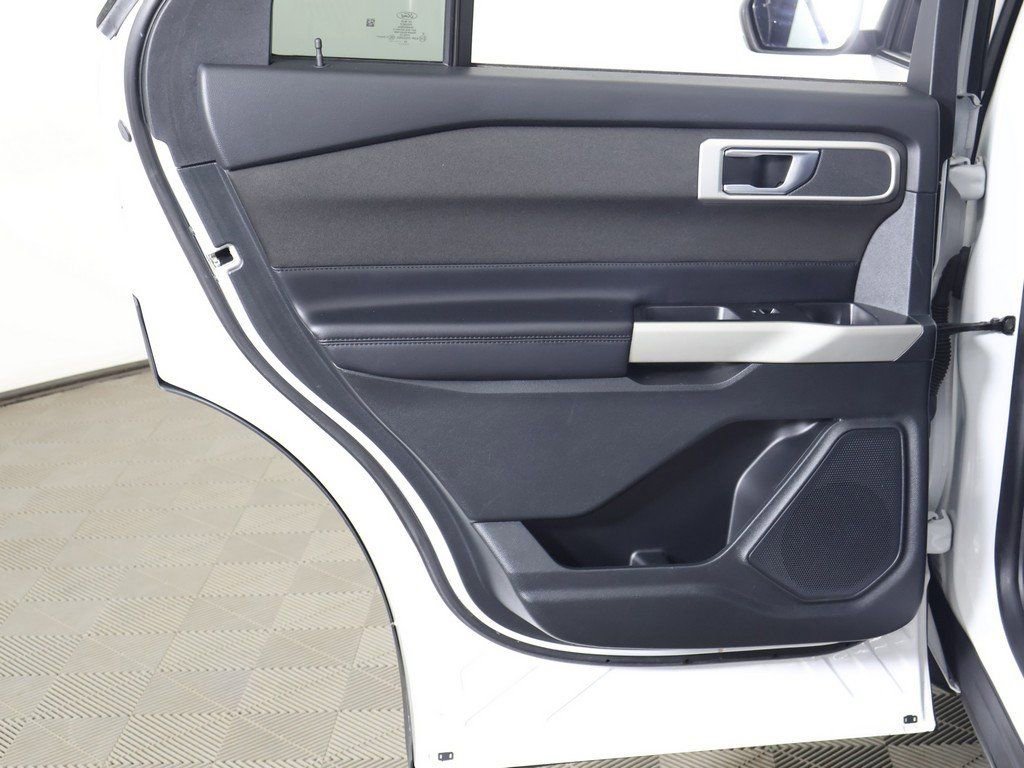Used 2020 Ford Explorer XLT w/ Comfort Package image 25