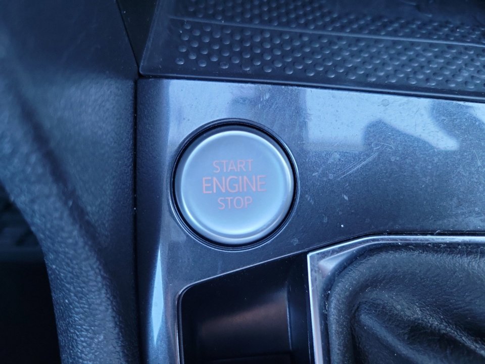 Certified 2022 Volkswagen Tiguan SE image 23