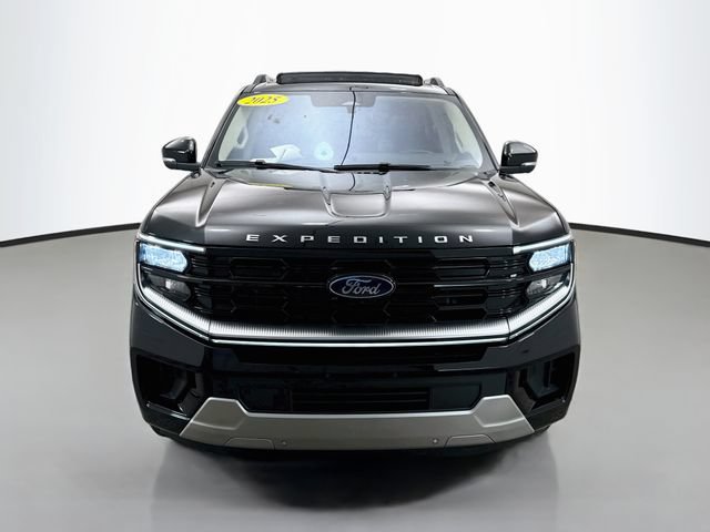 Used 2025 Ford Expedition Max Platinum w/ Platinum Ultimate Package AWD/4WD image 2
