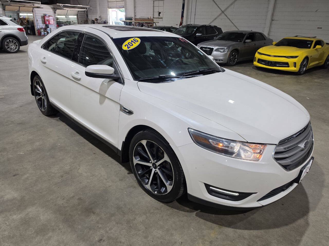 Used 2016 Ford Taurus SEL FWD image 18