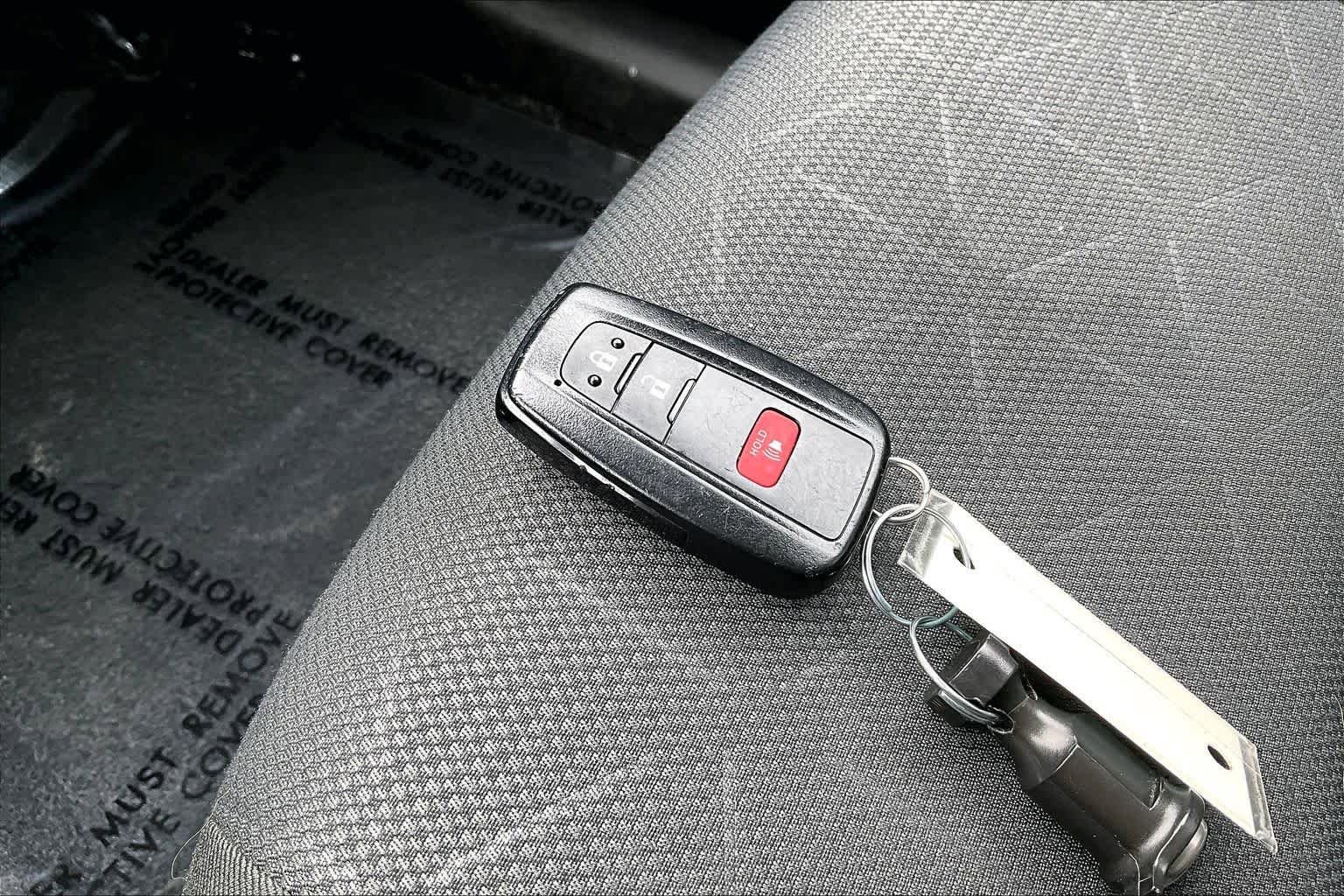 Used 2025 Toyota RAV4 XLE AWD/4WD image 15