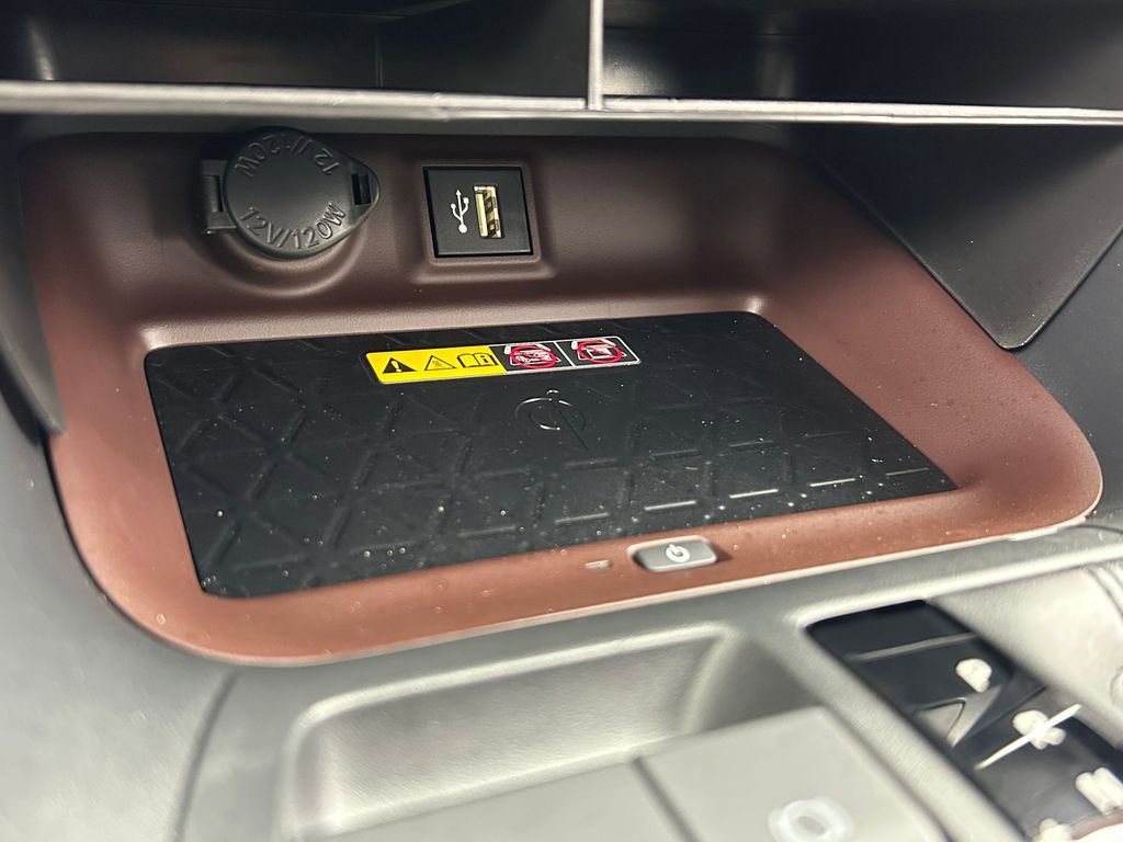 Used 2025 Toyota RAV4 Limited image 33