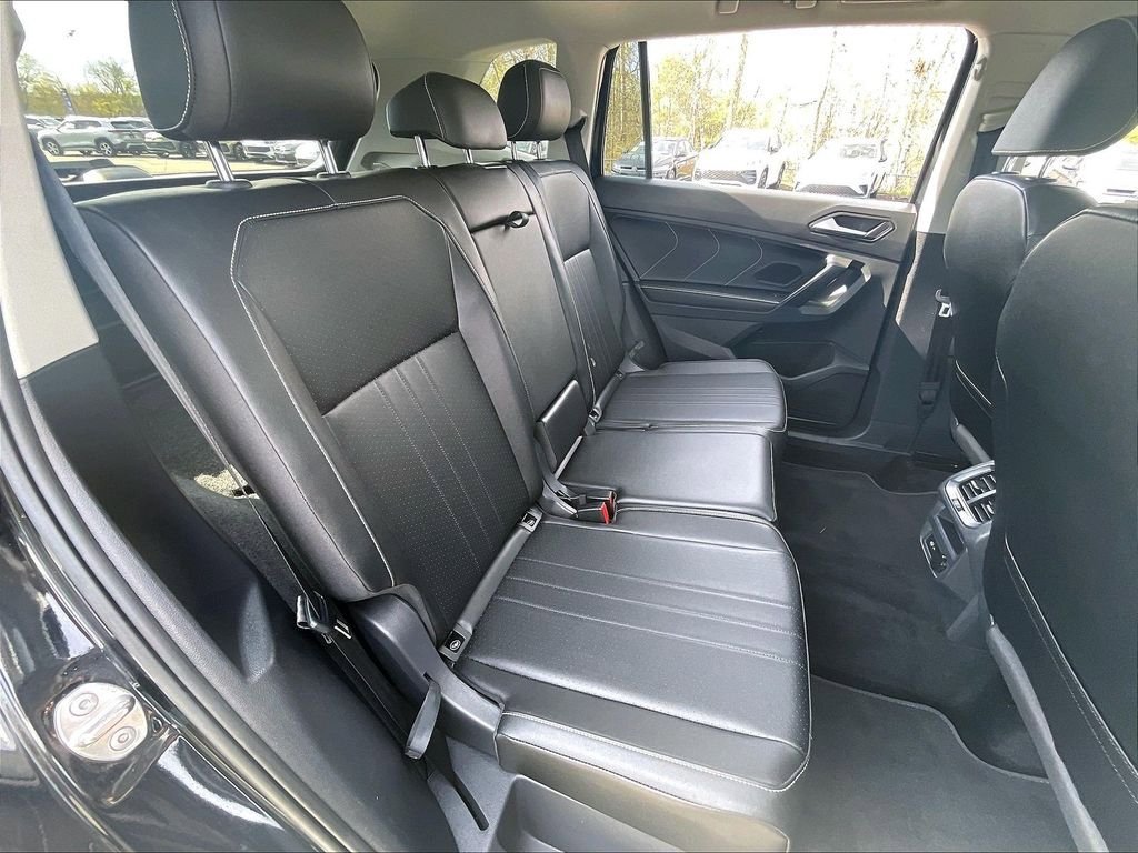 Used 2023 Volkswagen Tiguan SE AWD/4WD image 15