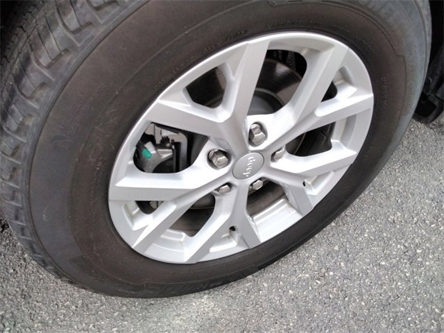 Used 2023 Jeep Grand Cherokee L Limited w/ Luxury Tech Group II image 16