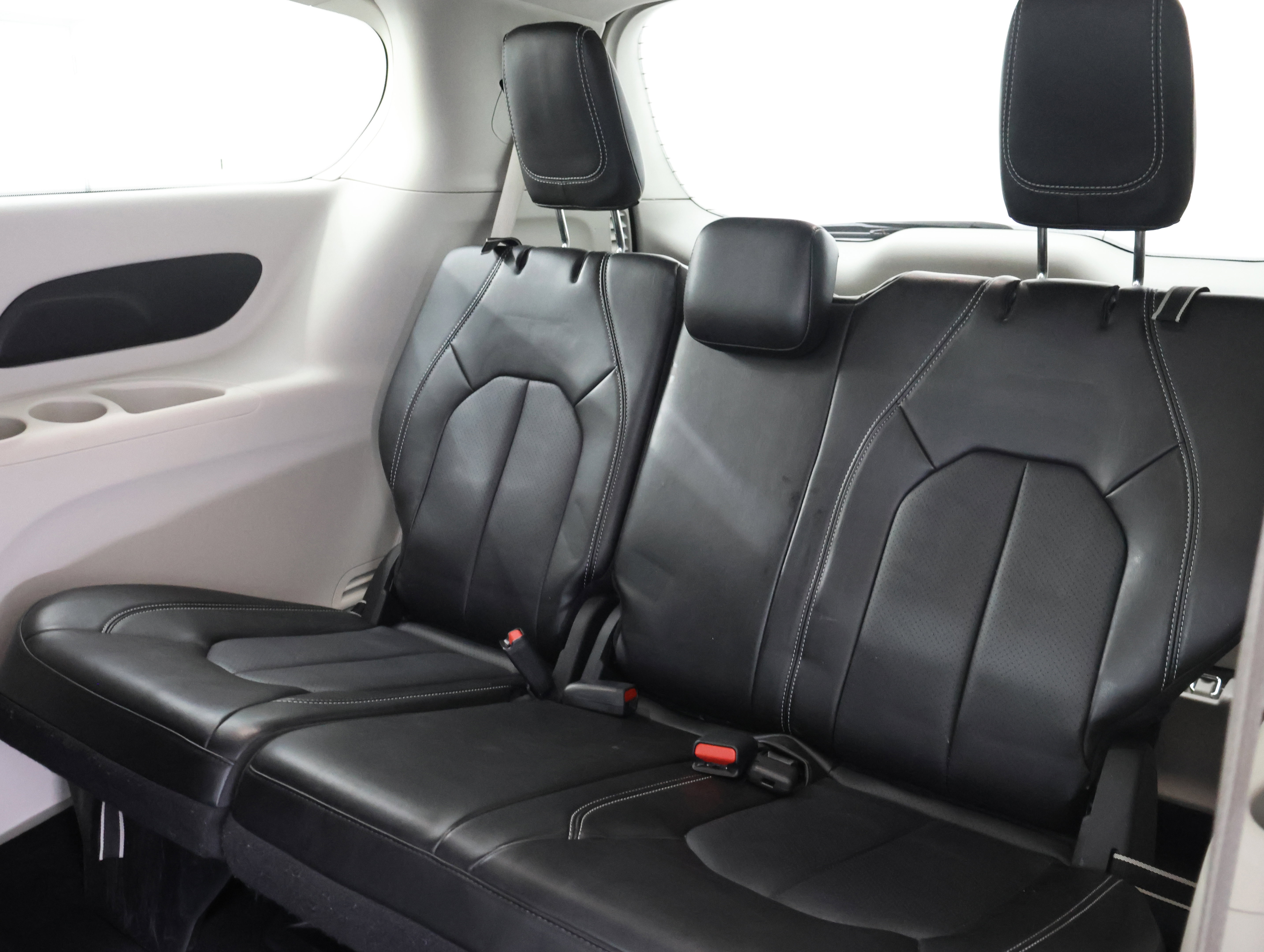 Used 2024 Chrysler Pacifica Touring-L FWD image 10