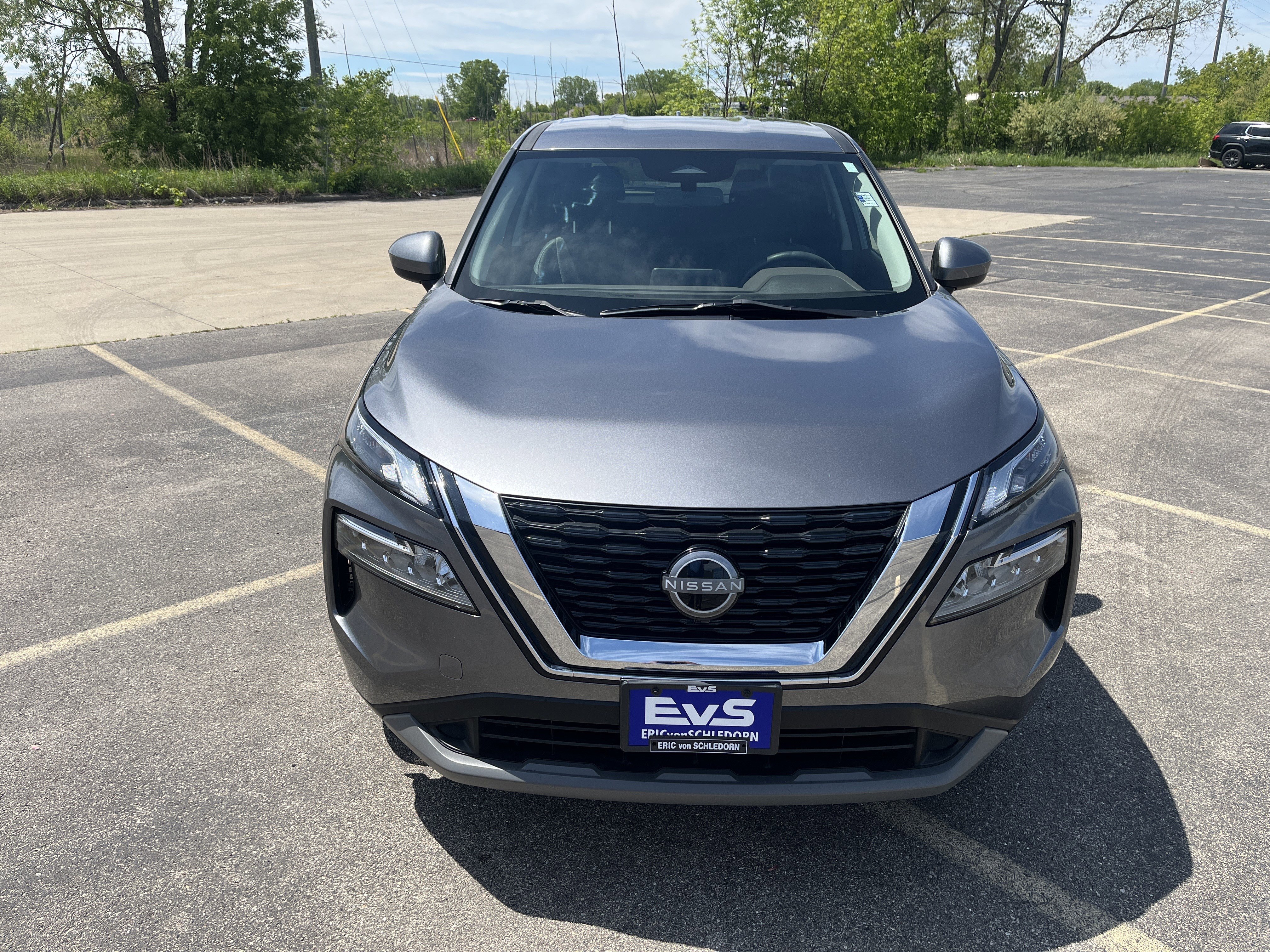 Used 2023 Nissan Rogue SV AWD/4WD image 2
