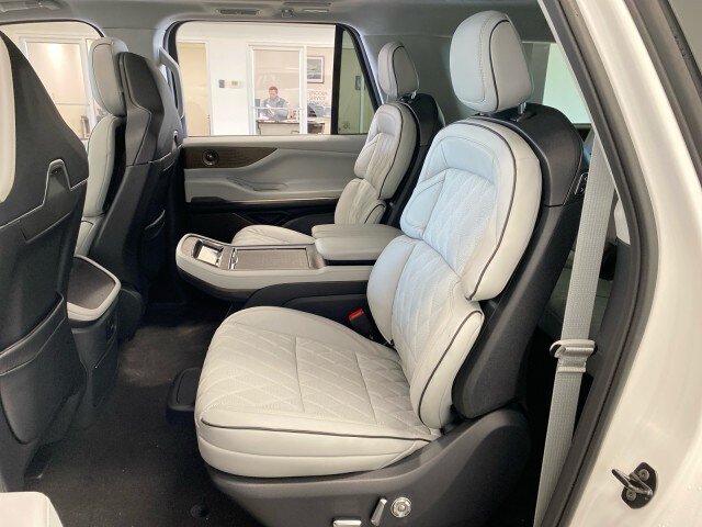 New 2026 Lincoln Navigator L Black Label AWD/4WD image 12