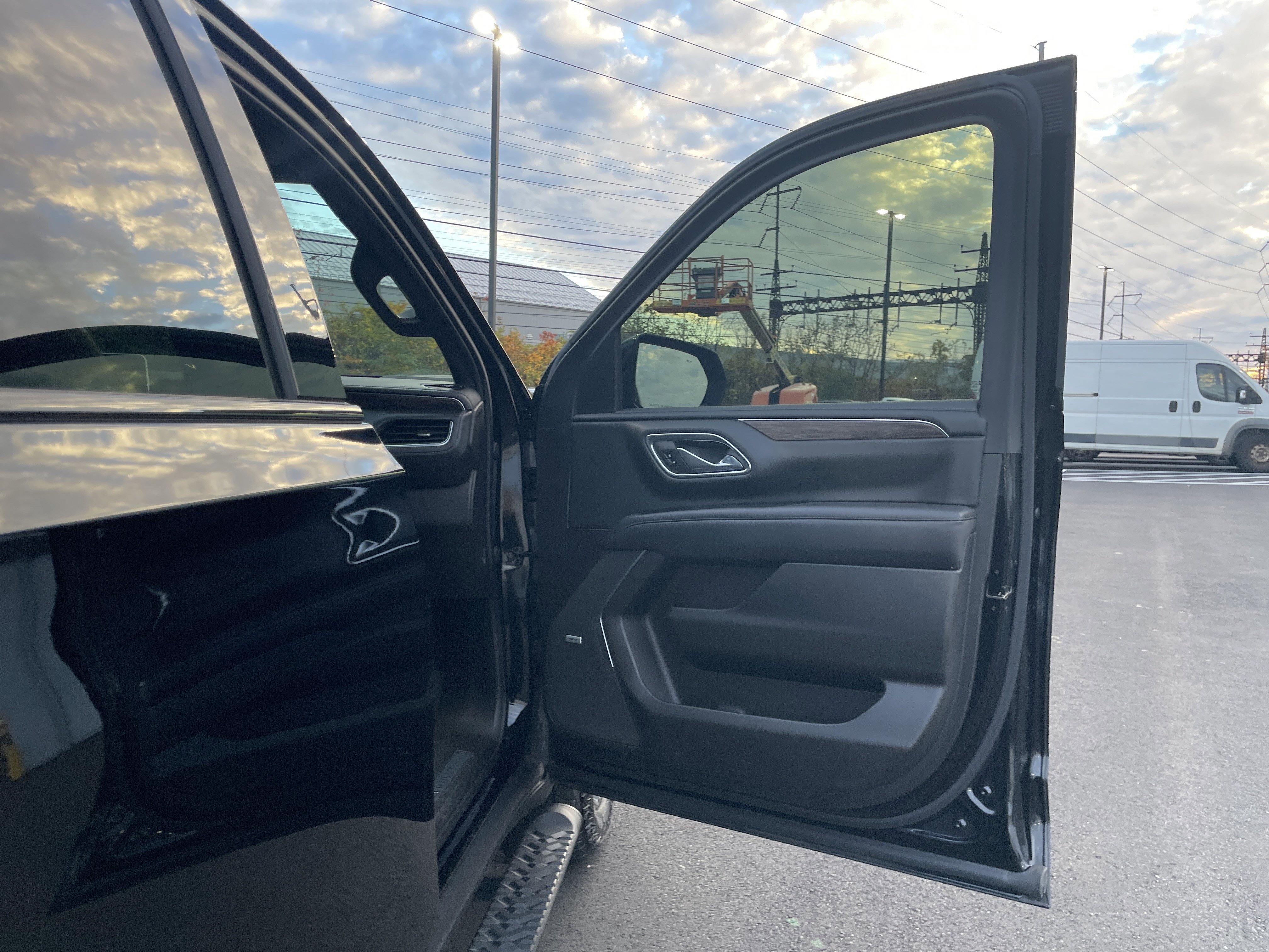 Used 2021 Chevrolet Tahoe Z71 w/ Luxury Package image 9