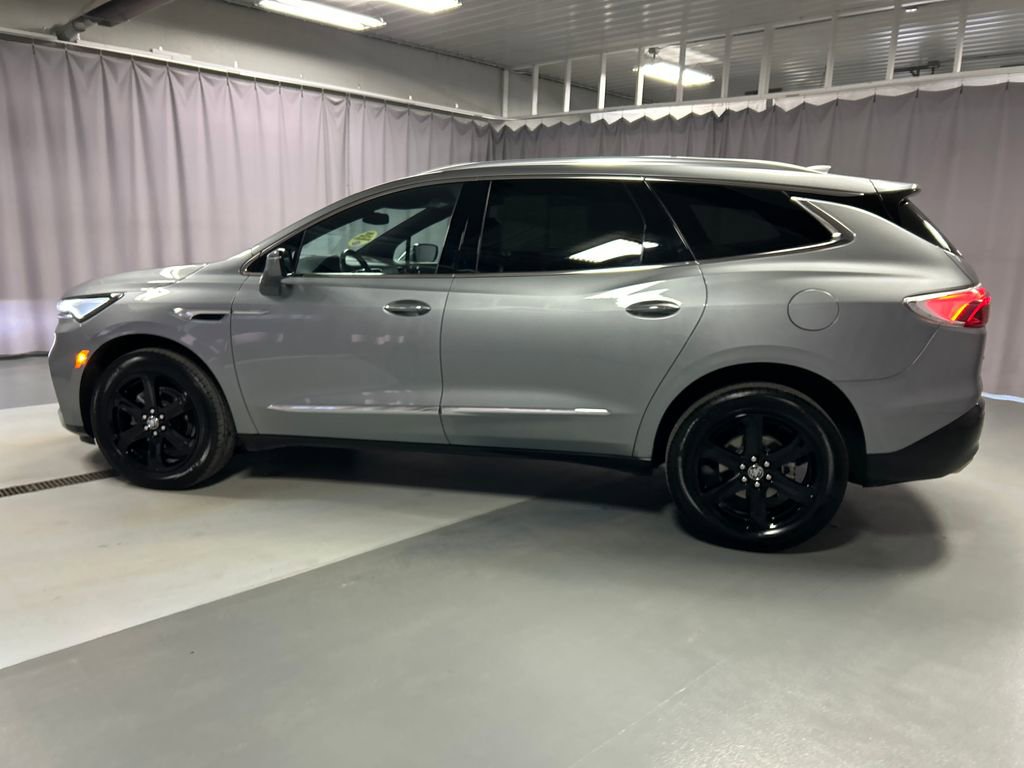 Used 2024 Buick Enclave Essence w/ Sport Touring Edition image 4