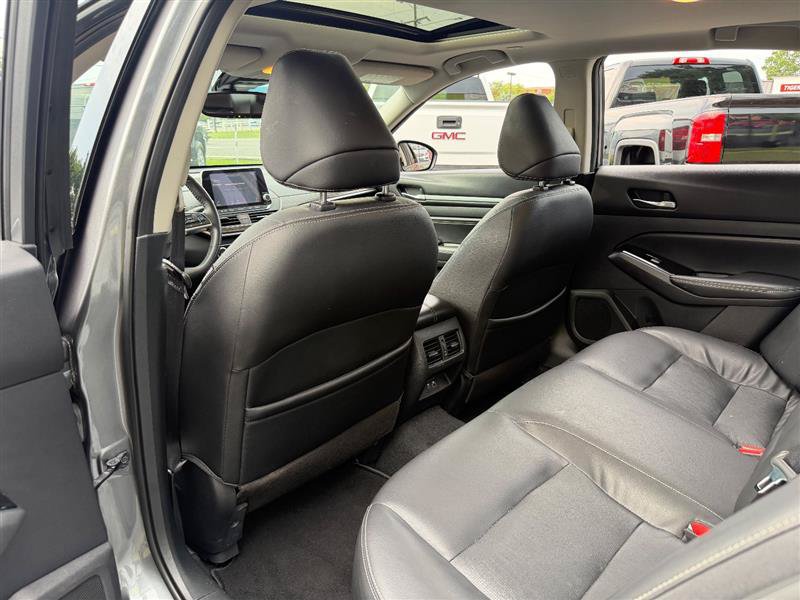 Used 2020 Nissan Altima 2.0 Platinum FWD image 21