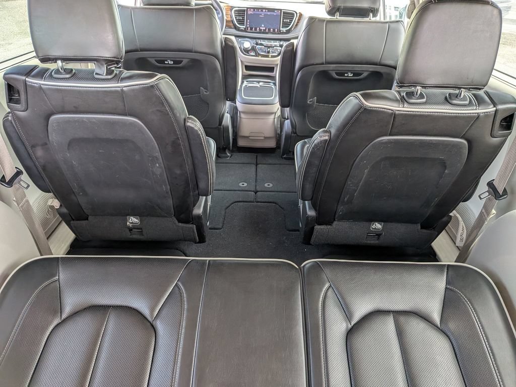 Used 2023 Chrysler Pacifica Limited FWD image 37