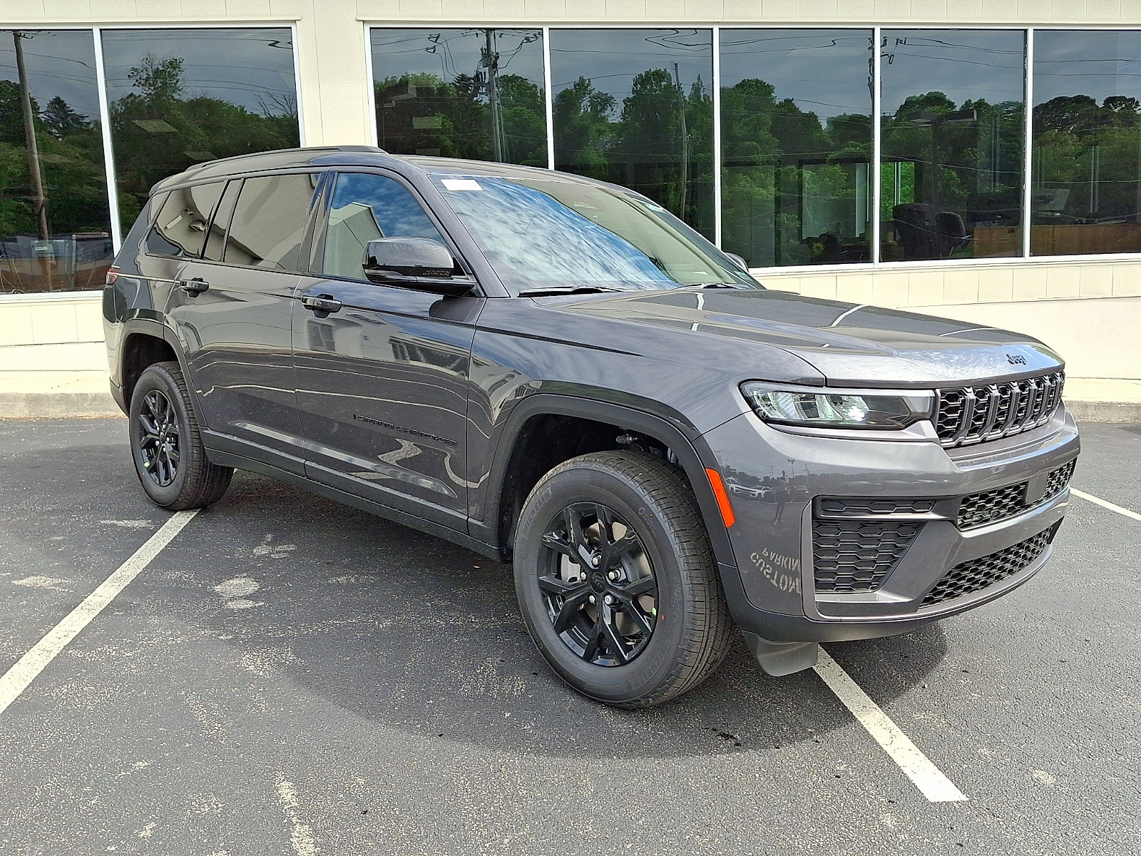 New 2026 Jeep Grand Cherokee L 4WD image 2