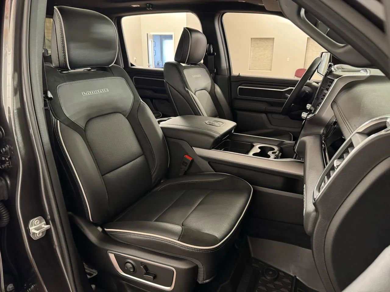 Used 2026 RAM 1500 Laramie w/ Night Edition AWD/4WD image 45