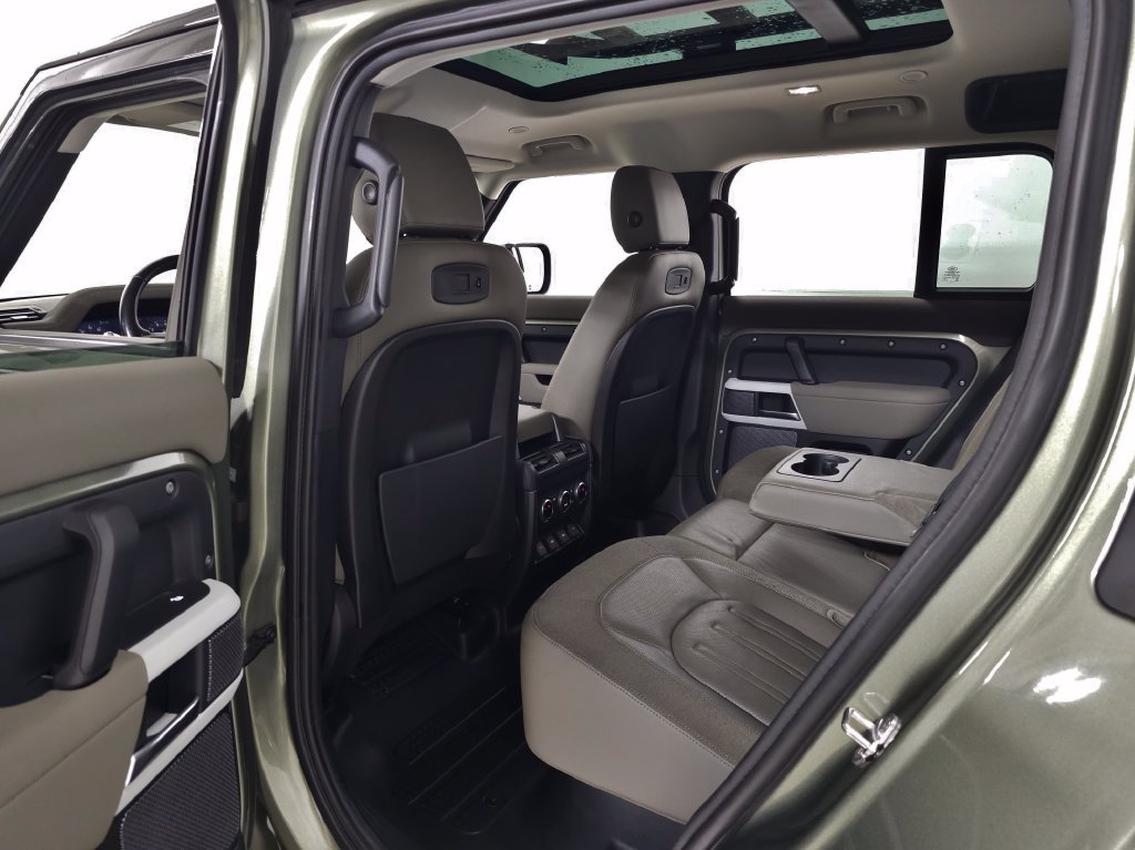 Used 2020 Land Rover Defender 110 First Edition AWD/4WD image 35