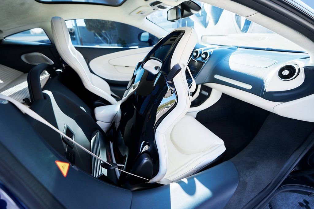 Used 2022 McLaren GT RWD image 41