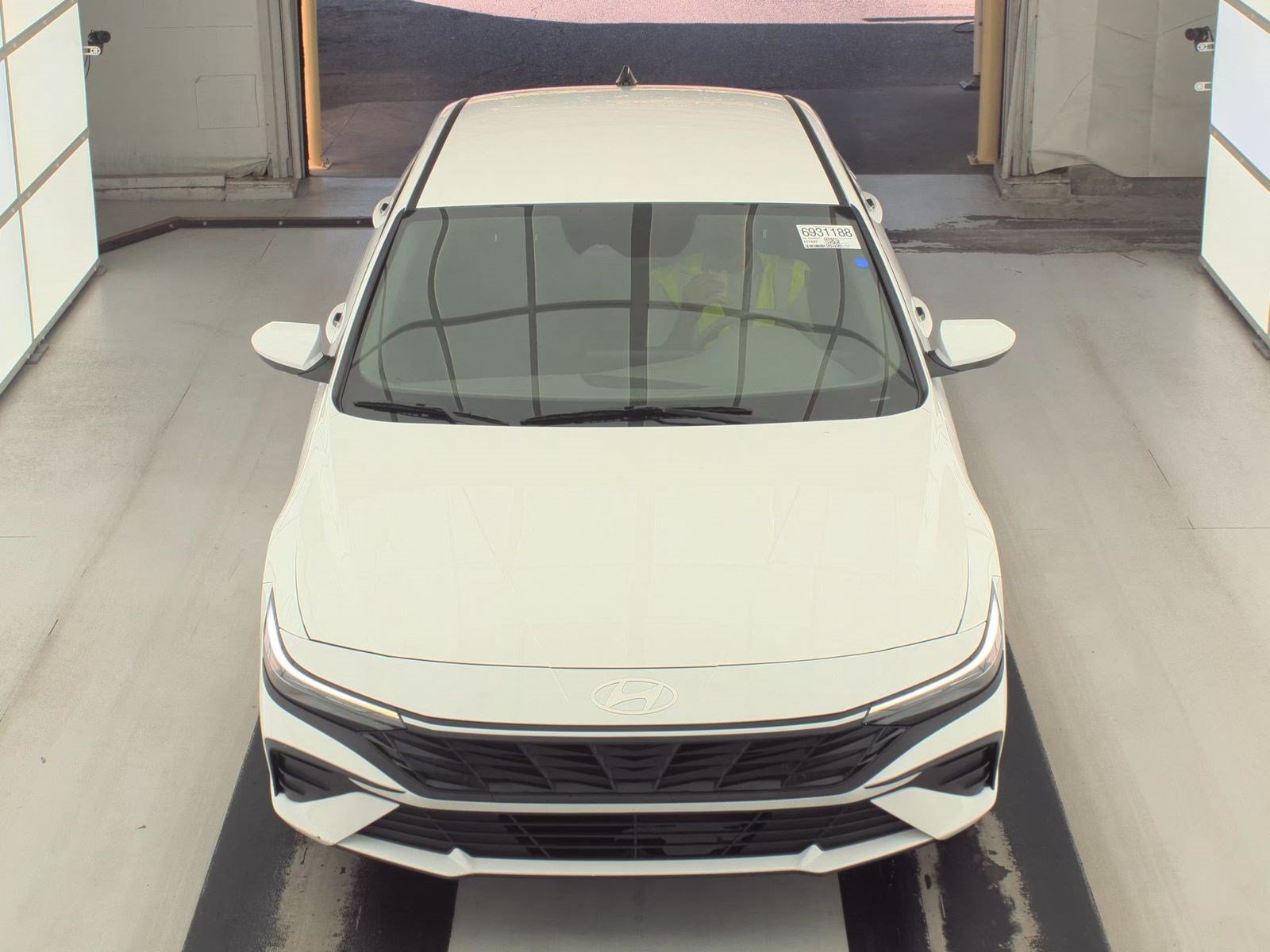 Used 2025 Hyundai Elantra SE FWD image 2