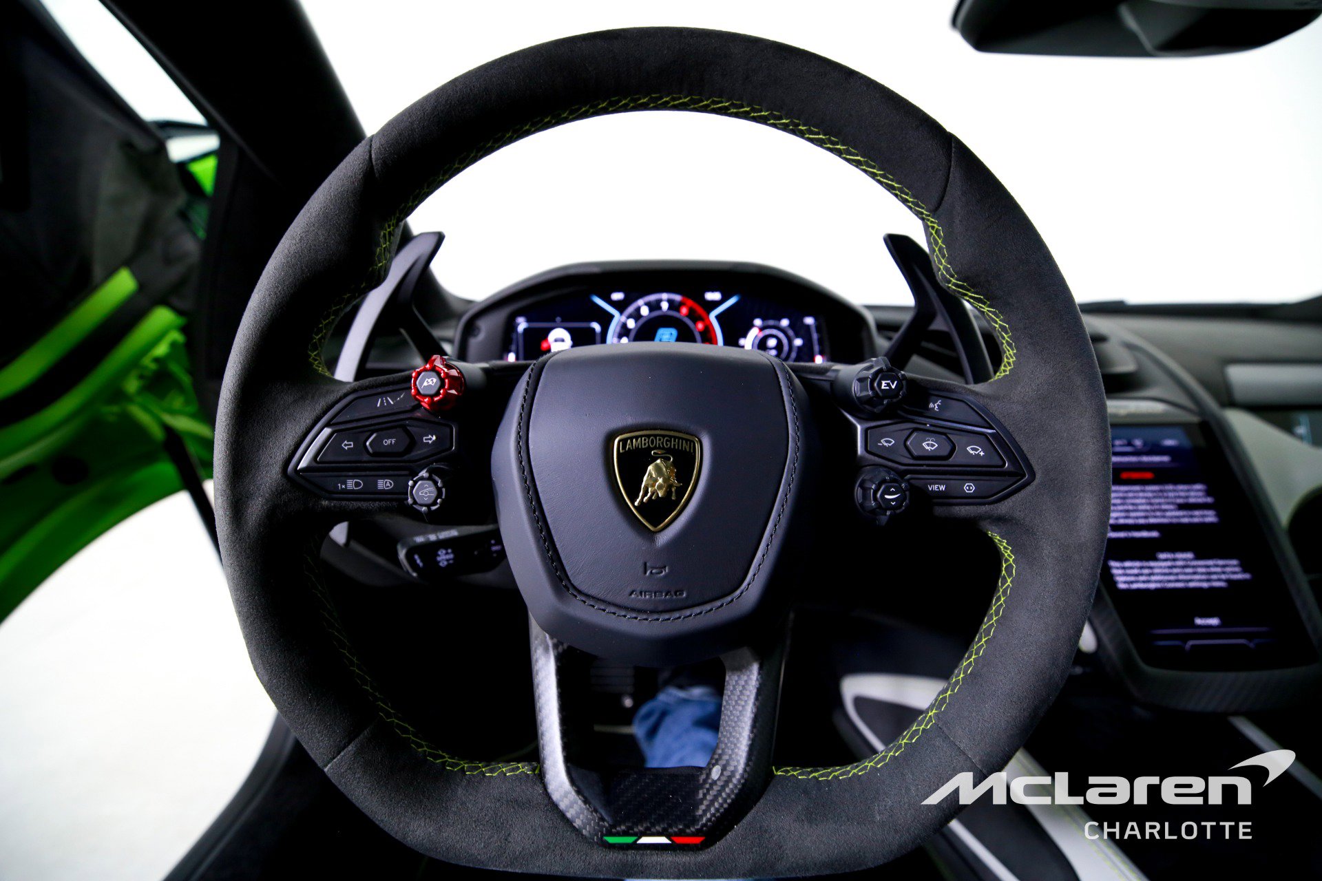 Used 2024 Lamborghini Revuelto image 15