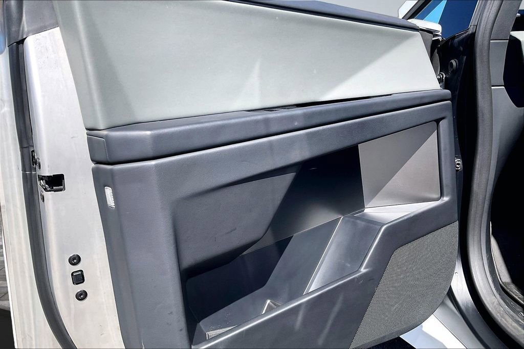 Used 2025 Tesla Cybertruck AWD Crew Cab image 23