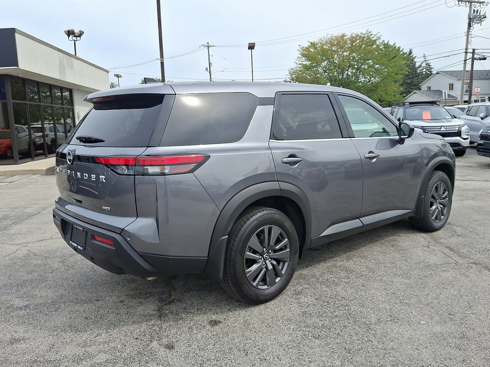 Used 2024 Nissan Pathfinder S image 7