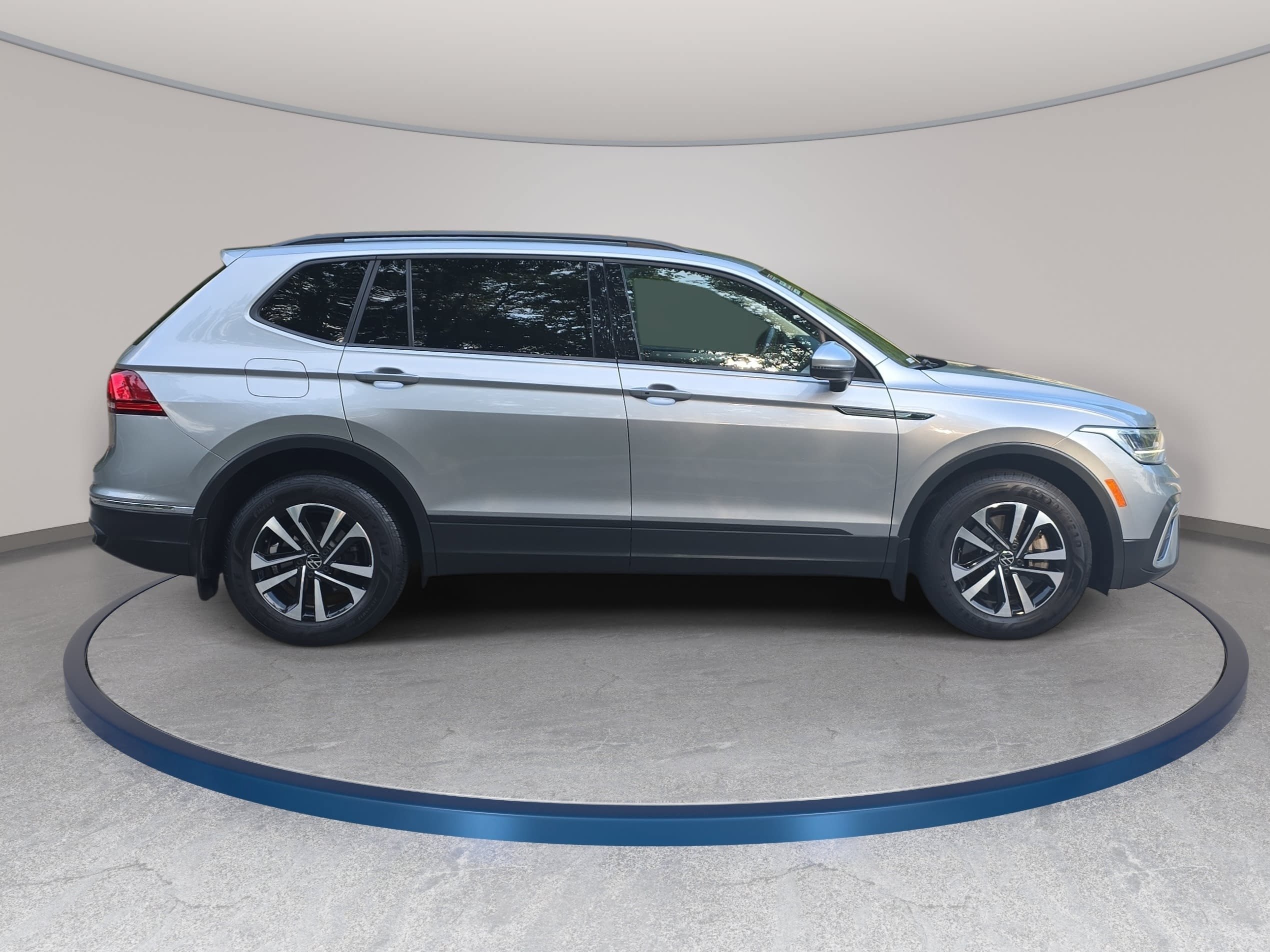 Used 2023 Volkswagen Tiguan S w/ IQ.Drive Package FWD image 4