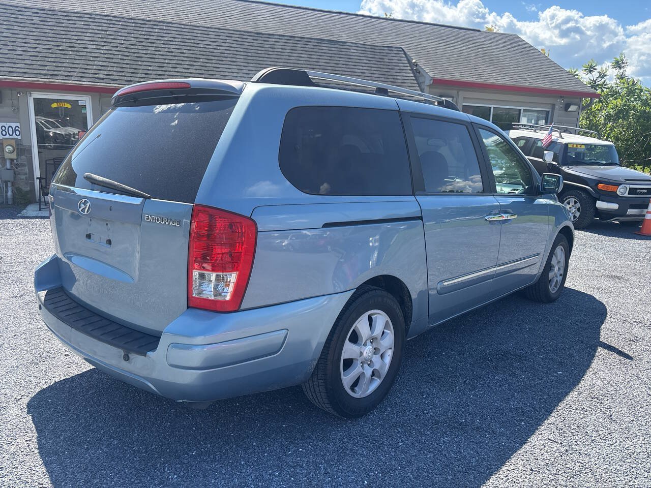 Used 2007 Hyundai Entourage Limited FWD image 7
