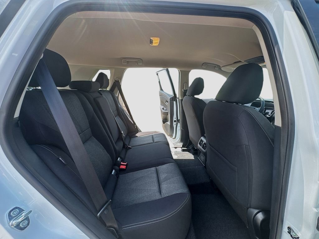Used 2025 Nissan Rogue SV image 23