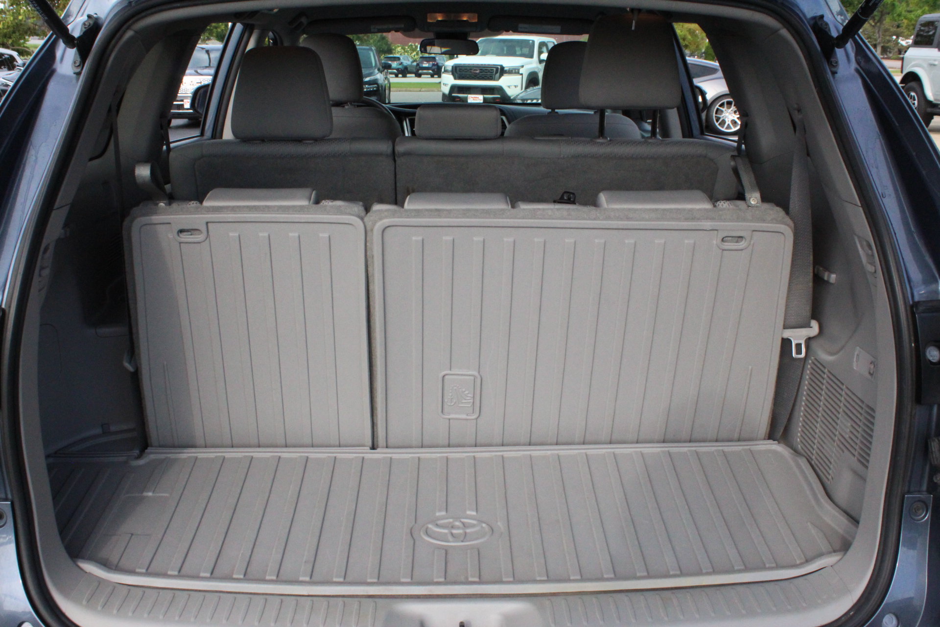 Used 2019 Toyota Highlander LE FWD image 26