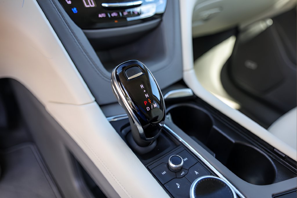 Certified 2025 Cadillac XT6 Premium Luxury FWD image 20