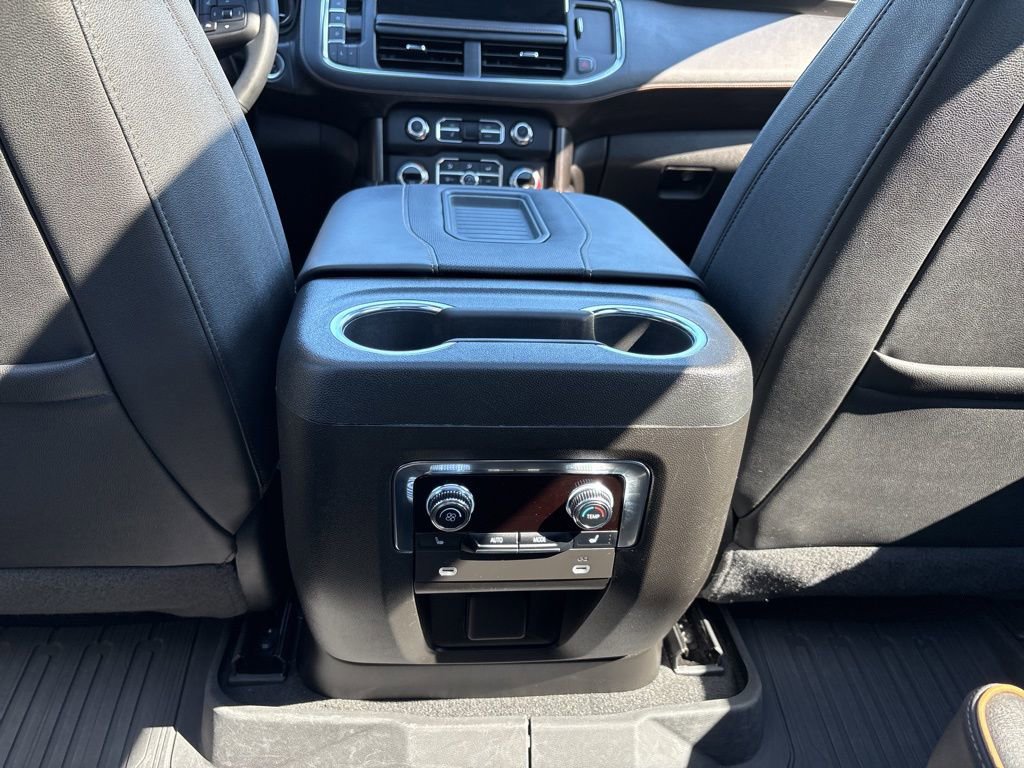 Used 2024 GMC Yukon AT4 w/ AT4 Premium Package AWD/4WD image 32