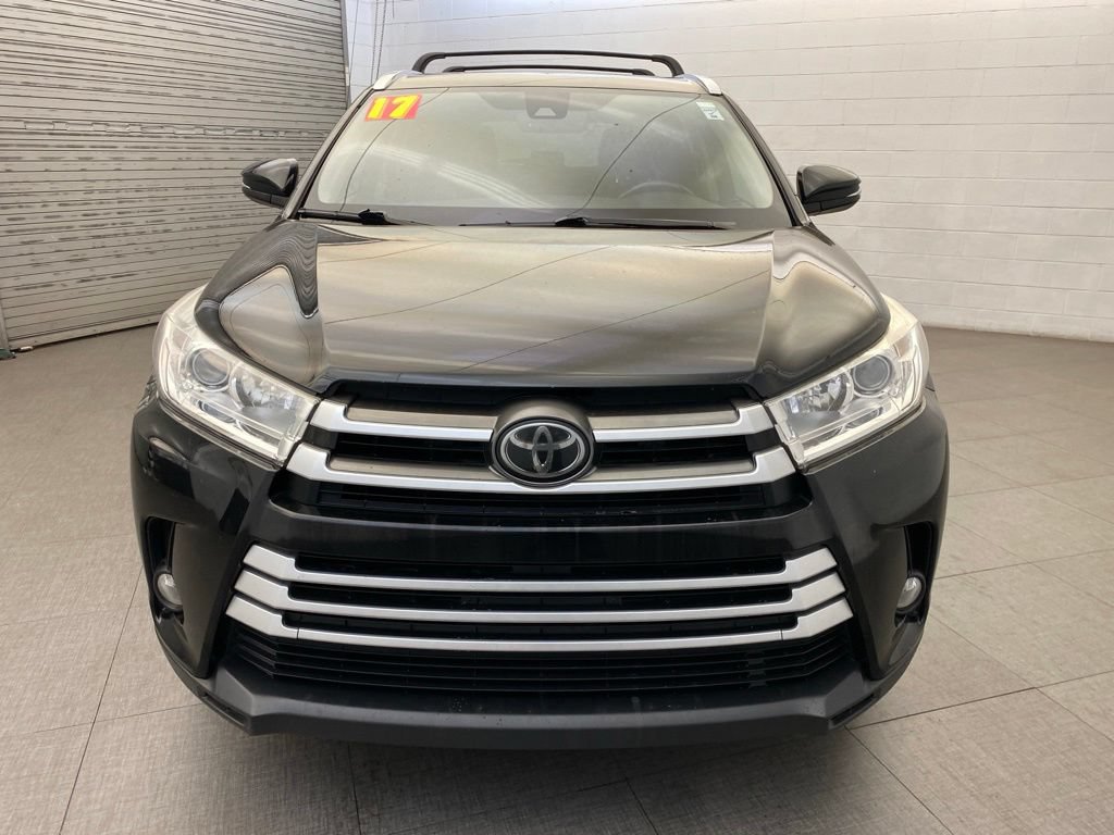 Used 2017 Toyota Highlander XLE w/ Carpet Mat Package FWD image 3