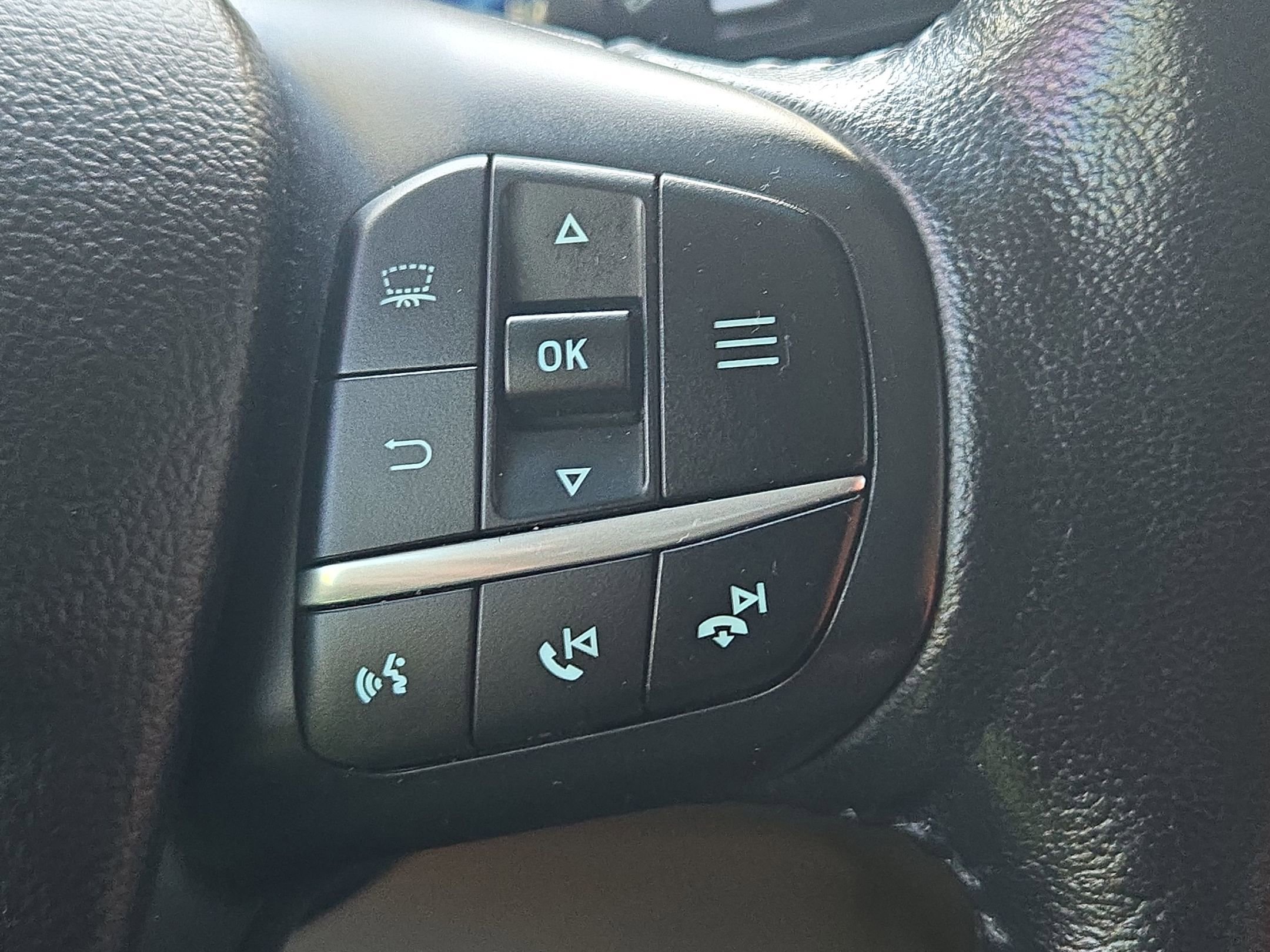 Used 2020 Ford Escape Titanium image 14