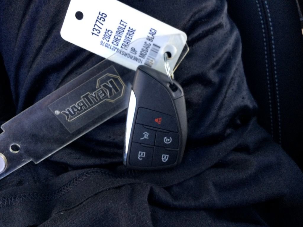 New 2025 Chevrolet Traverse LT w/ Enhanced Driving Package image 38