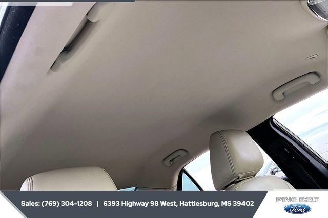 Used 2023 Chrysler 300 Touring L image 16