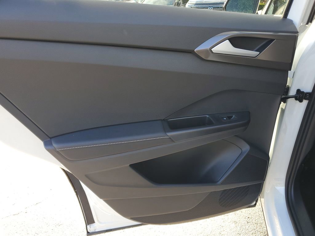 New 2026 Volkswagen Taos SE FWD image 9