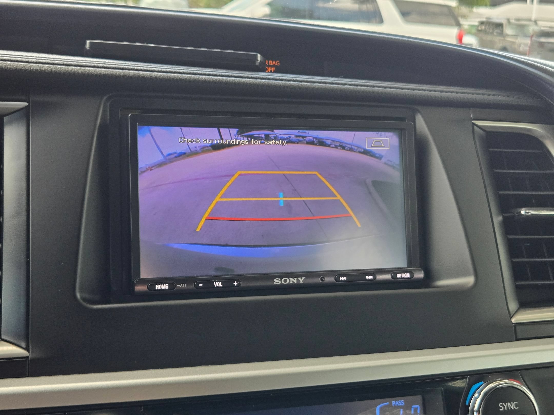 Used 2018 Toyota Highlander Limited w/ Carpet Mat Package (TMS) AWD/4WD image 16