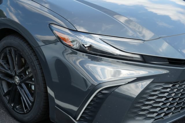 Used 2025 Toyota Camry SE FWD image 3
