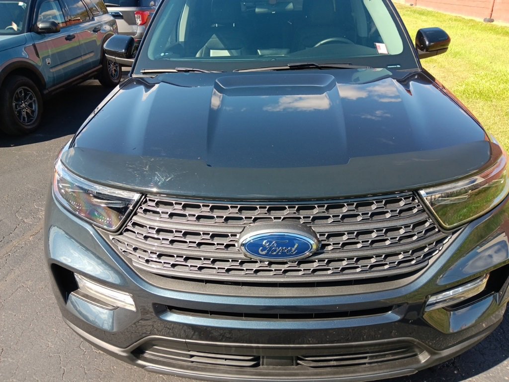 Used 2022 Ford Explorer XLT w/ Equipment Group 202A image 2