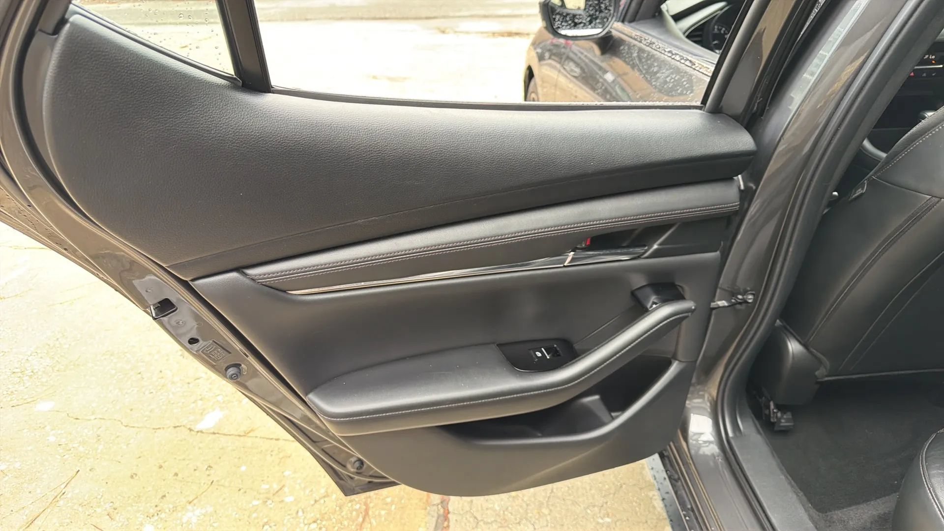Used 2019 MAZDA MAZDA3 Hatchback w/ Premium Package FWD image 17