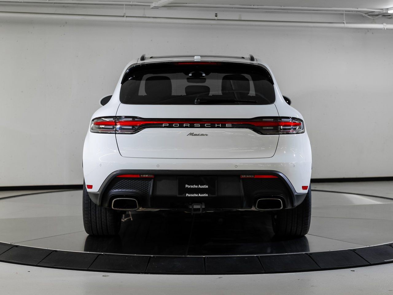 Certified 2023 Porsche Macan image 6