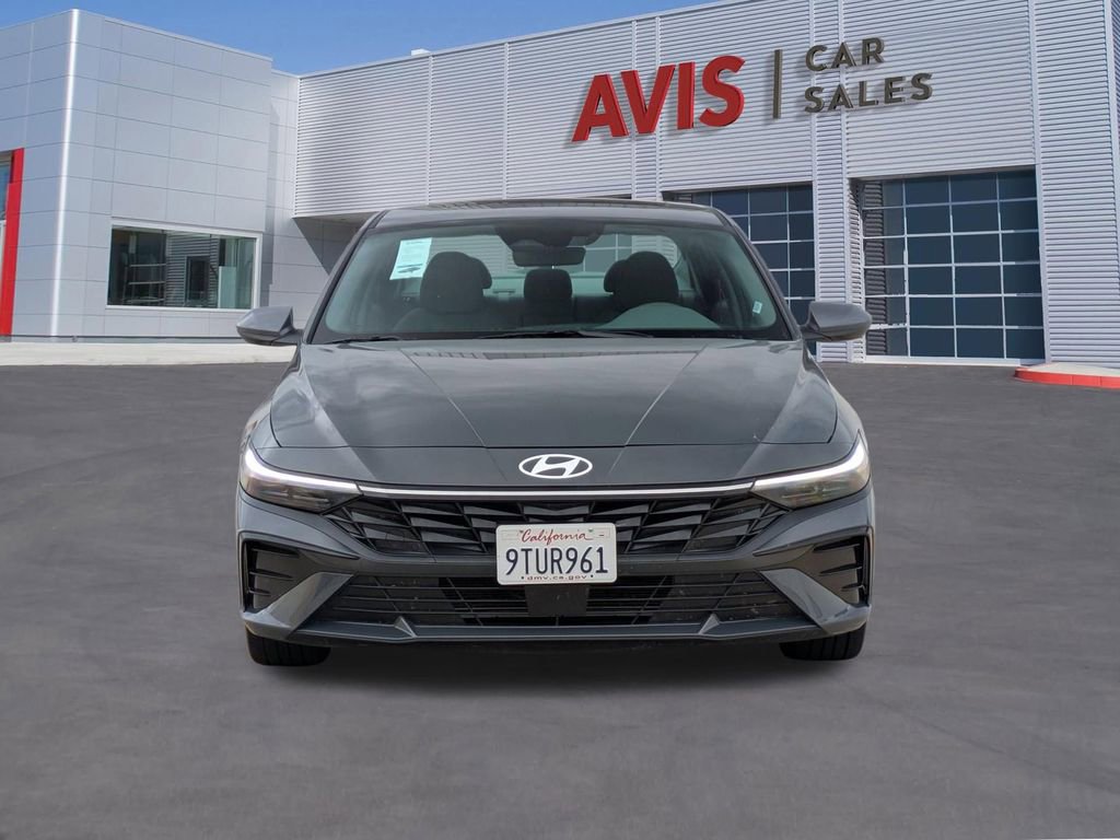 Used 2025 Hyundai Elantra SEL FWD image 2