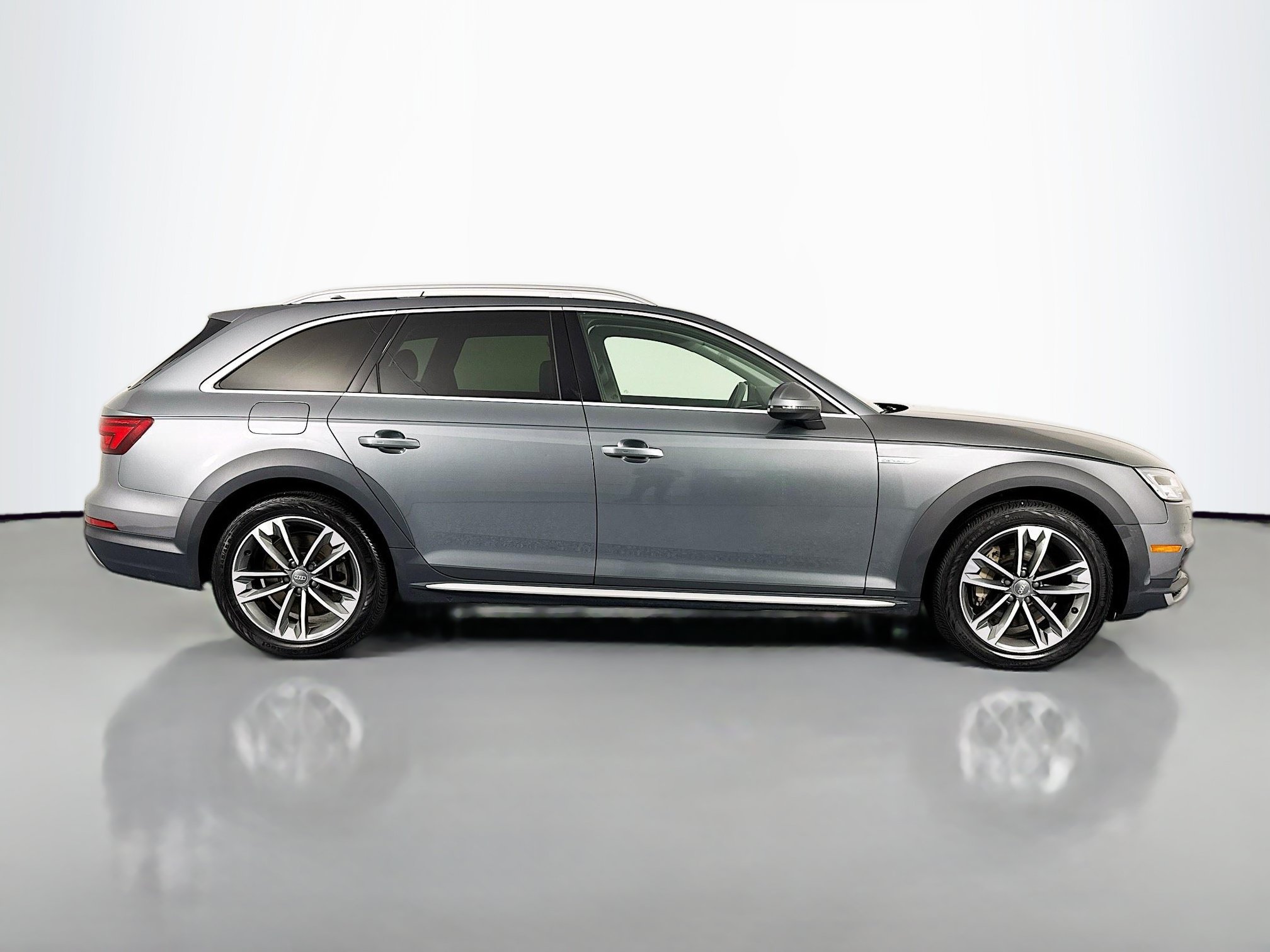 Used 2018 Audi A4 2.0T allroad Premium Plus AWD/4WD image 4
