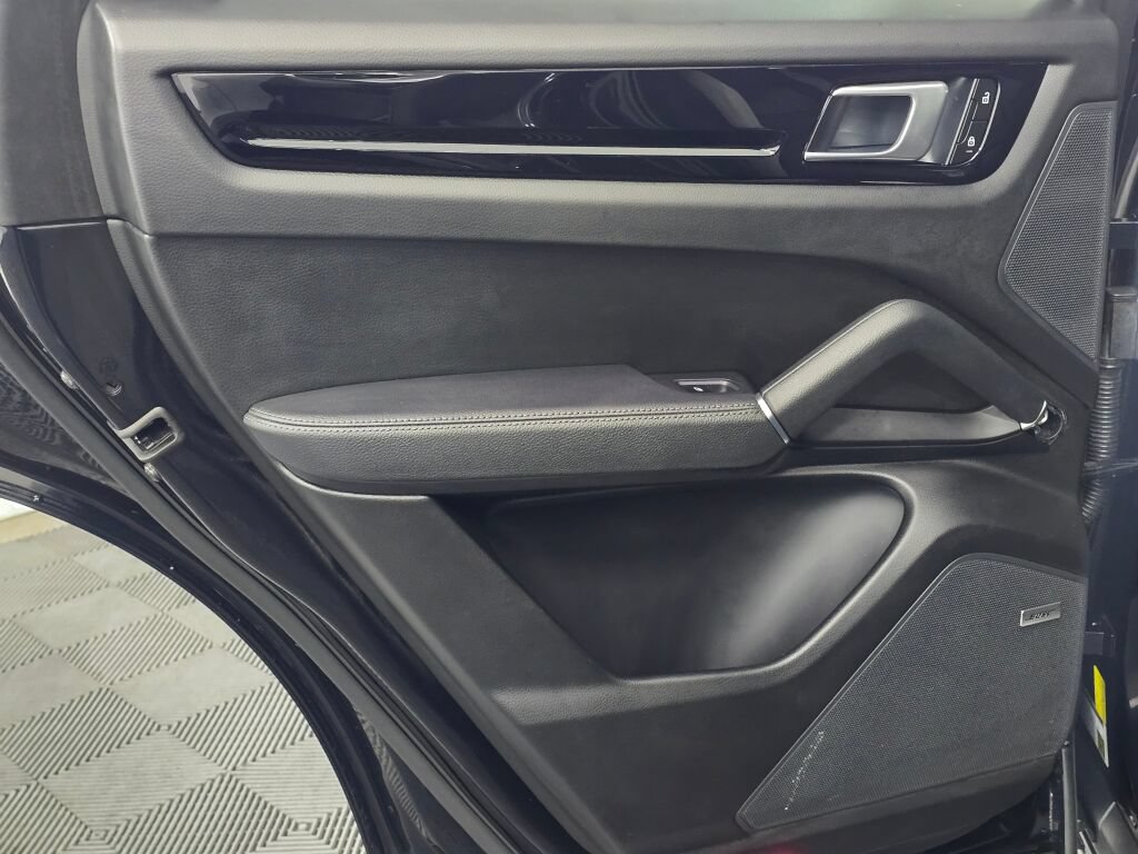Certified 2023 Porsche Cayenne Platinum Edition AWD/4WD image 20