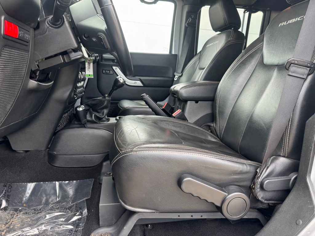 Used 2015 Jeep Wrangler Unlimited Rubicon AWD/4WD image 5