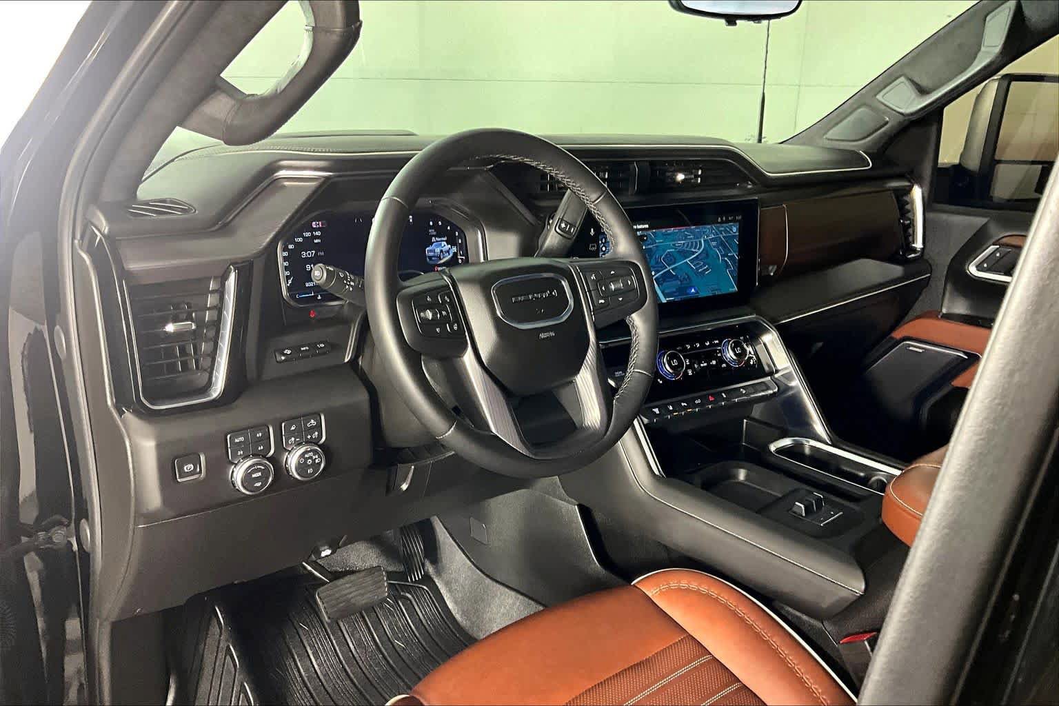Used 2025 GMC Sierra 3500 Denali Ultimate AWD/4WD image 17