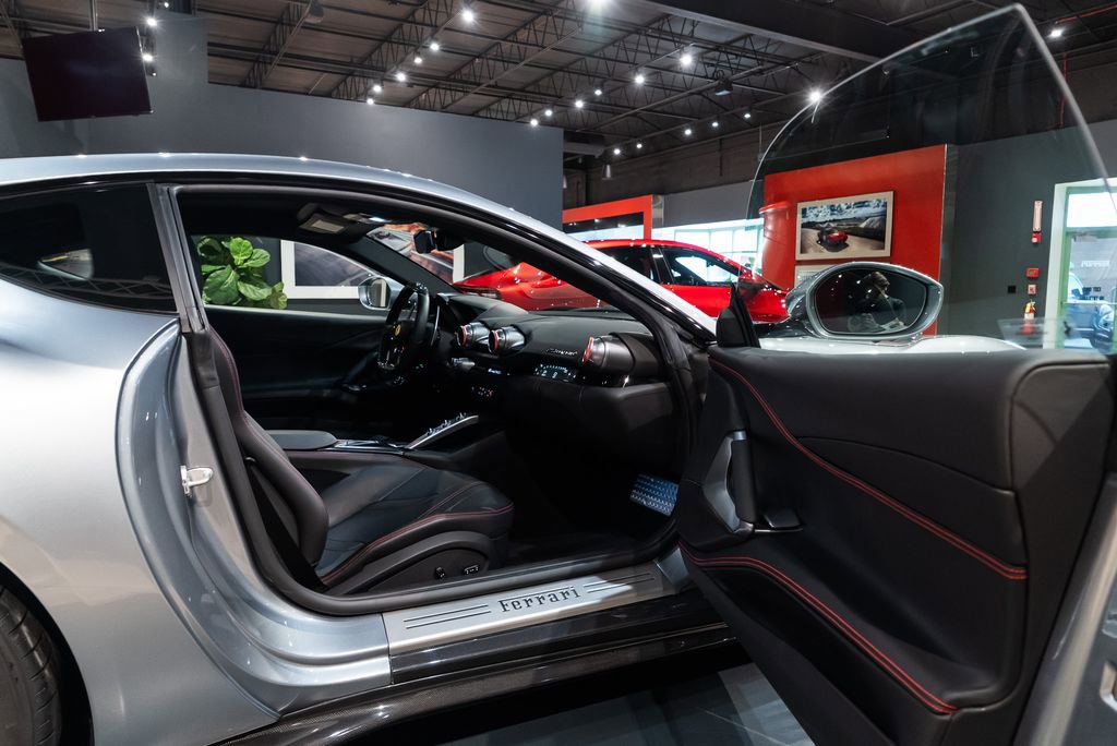Used 2020 Ferrari 812 Superfast RWD image 48