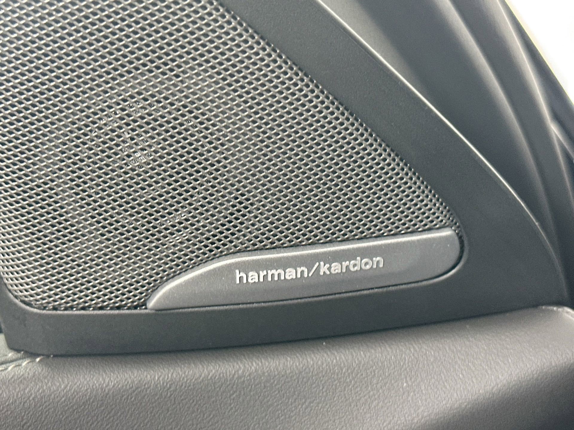 New 2026 BMW X6 xDrive40i w/ Executive Package image 18