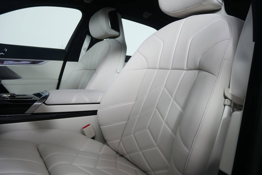 New 2026 BMW i7 xDrive60 w/ Executive Package image 10