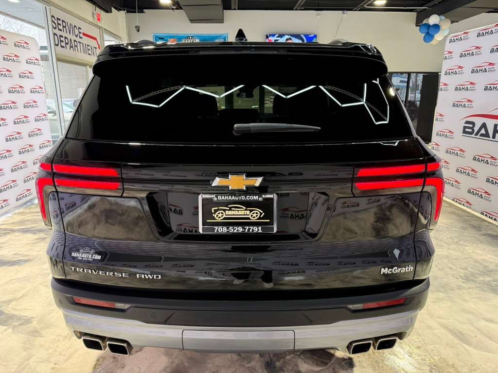Used 2025 Chevrolet Traverse LT AWD/4WD image 9