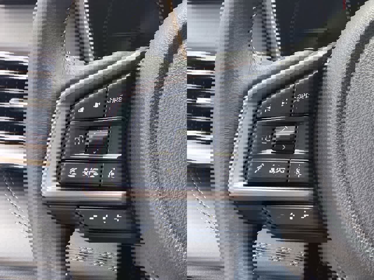 Used 2025 Subaru Outback Limited image 23